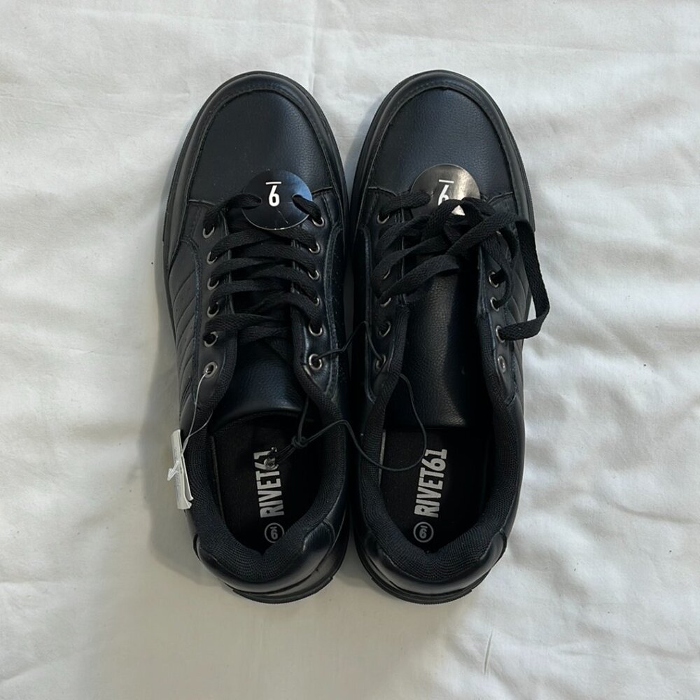 RIVET Shoes for men’s size 9 NWT lather bottom flat rubber